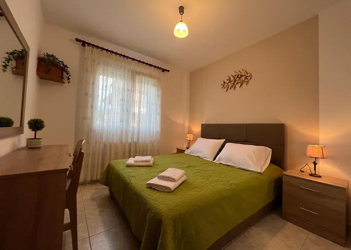 Elia Ii Apartament *