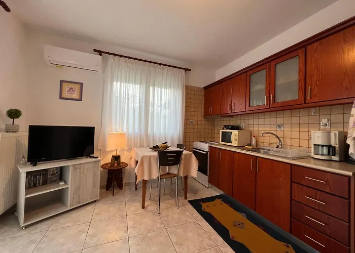 Elia Ii Apartament *