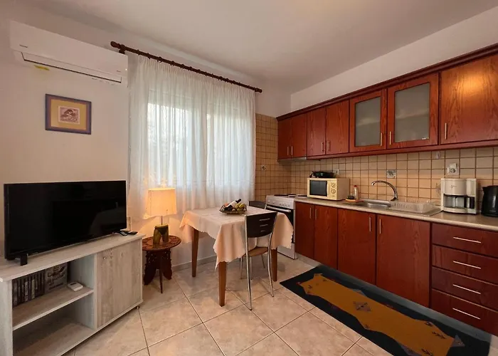 Elia Ii Apartament *